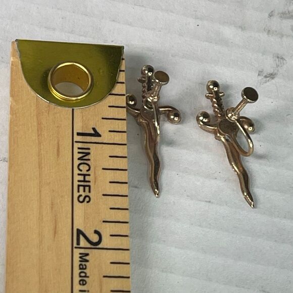 Vintage fierce screwback dagger style punk earrings. - Picture 7 of 9